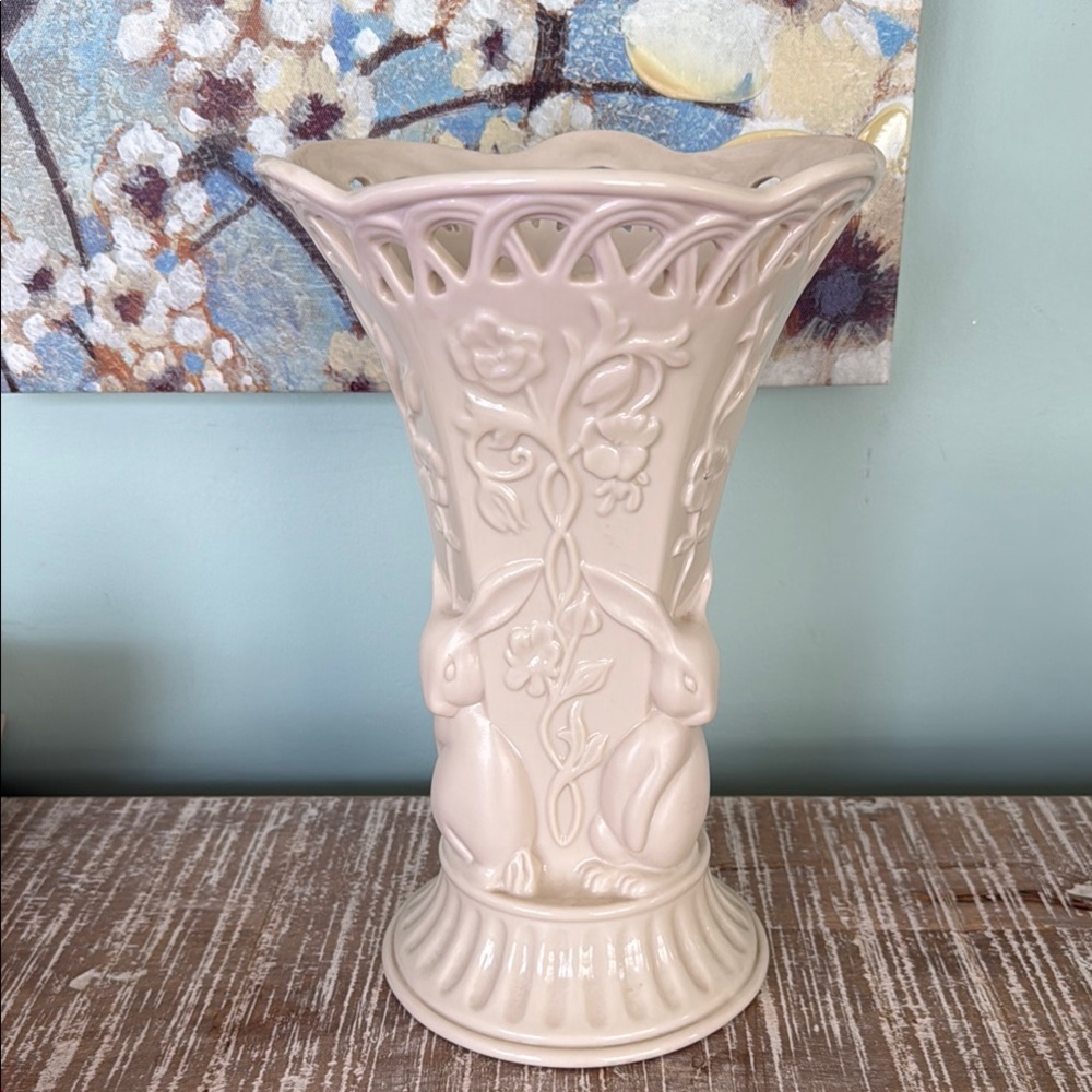 Elegant Cream Ceramic Lenox Rabbit Vase. Excellent Condition